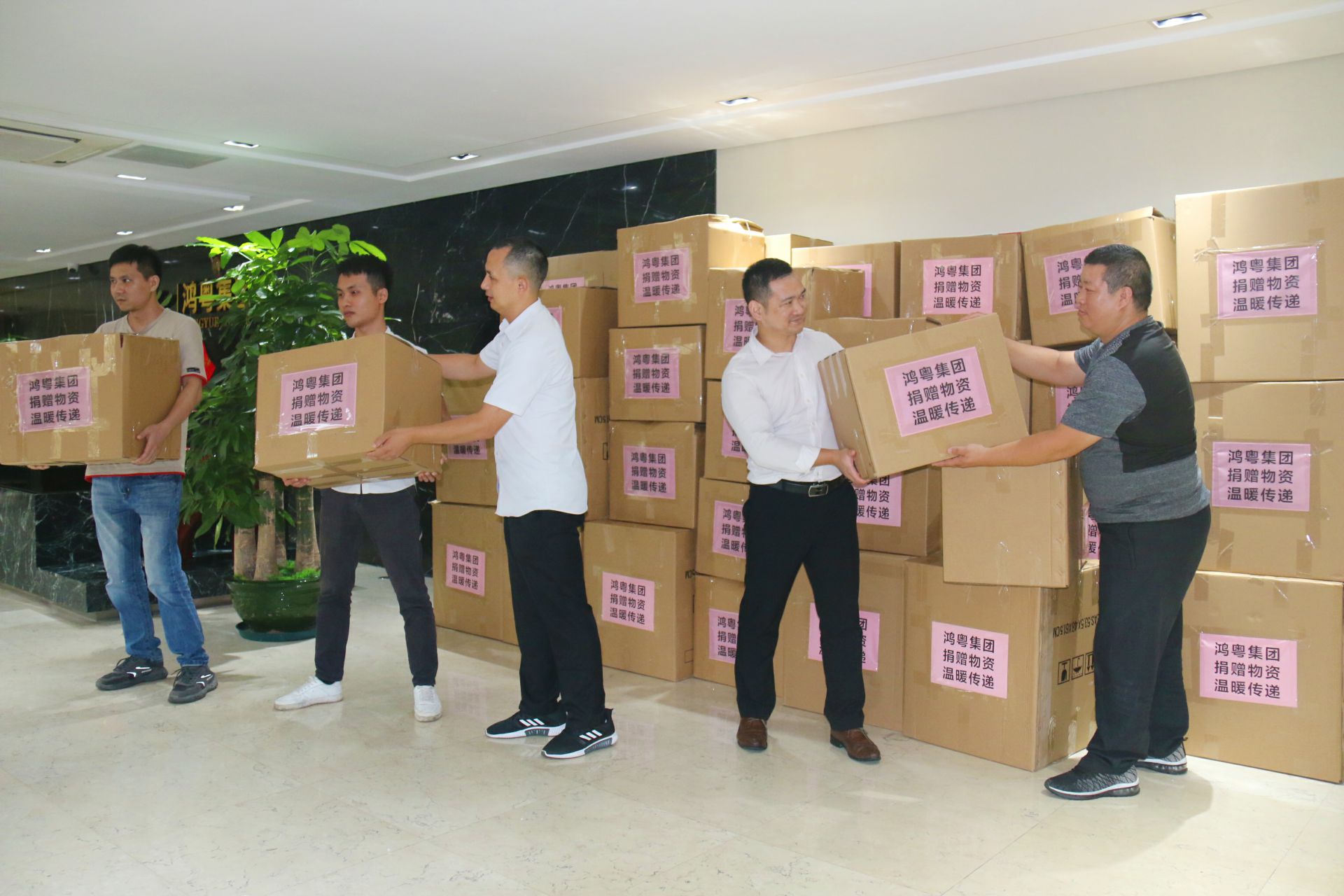 宁波张伟新媒体营销策划有限公司公益回顾丨家国同欢月同圆 温暖满载甘孜州(图2)