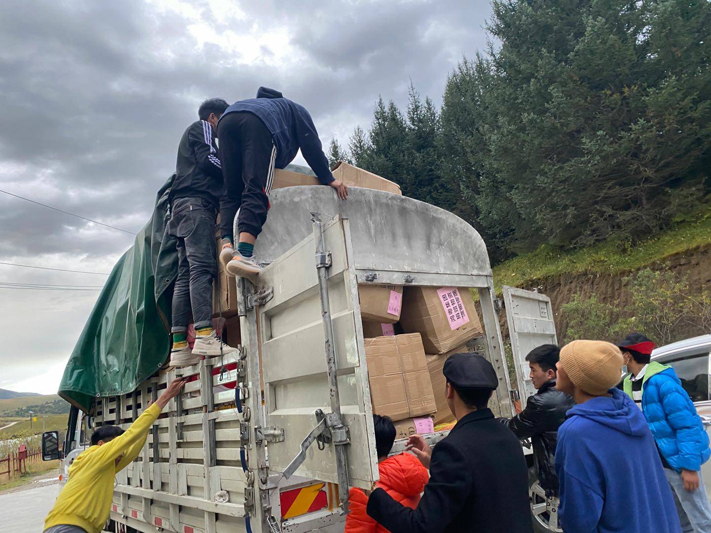 宁波张伟新媒体营销策划有限公司公益回顾丨家国同欢月同圆 温暖满载甘孜州(图5)
