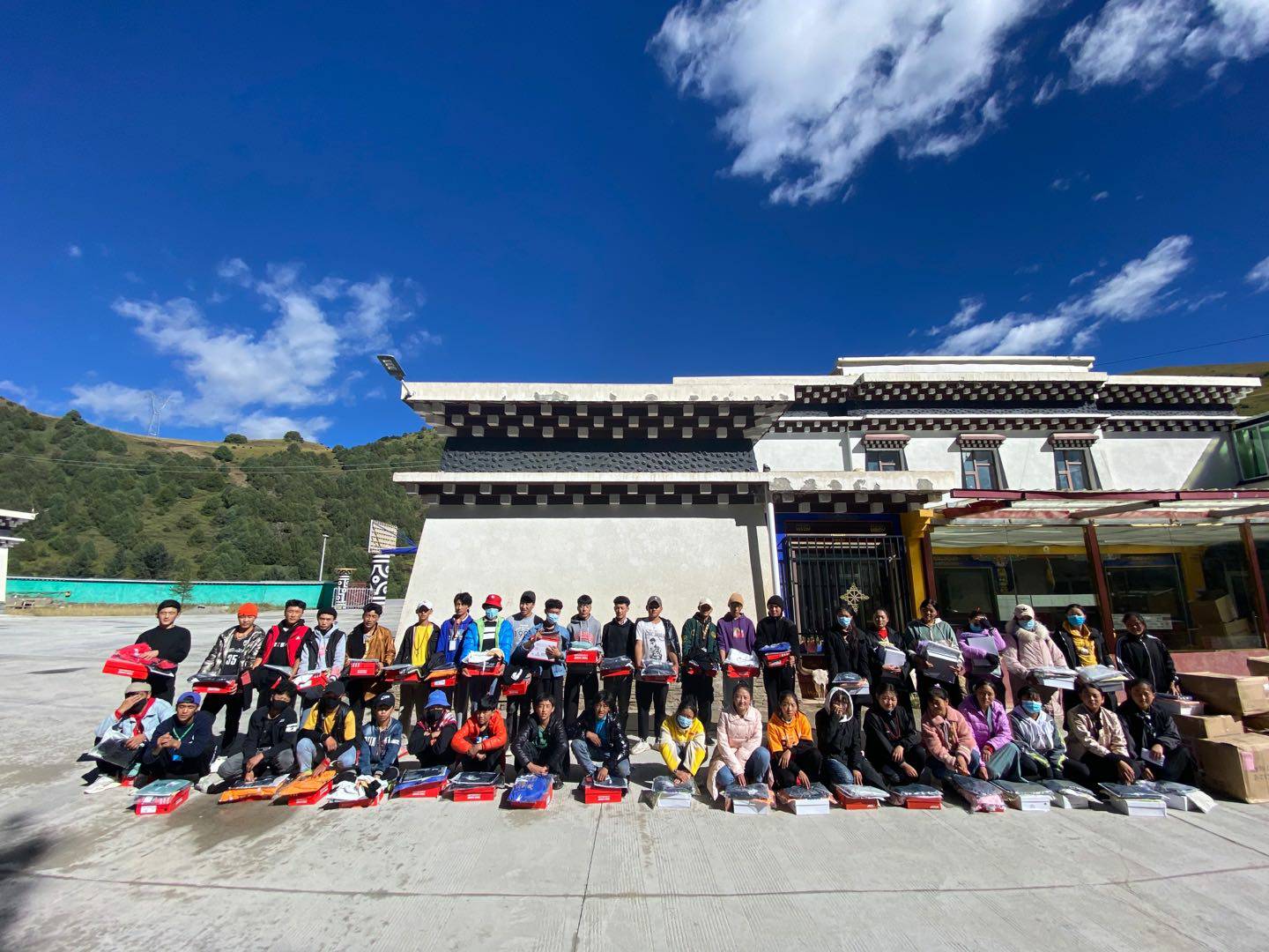 宁波张伟新媒体营销策划有限公司公益回顾丨家国同欢月同圆 温暖满载甘孜州(图8)